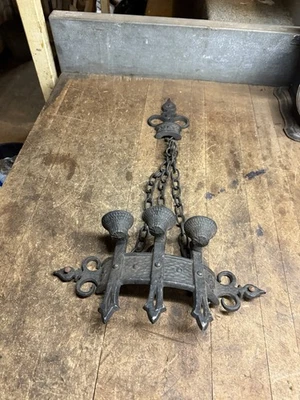 Aplique de pared vintage Sexton 1967 EE. UU. Cadenas medievales góticas Foto 1 de 4