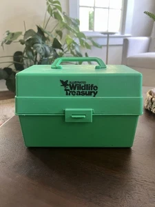Illustrated Wildlife Treasury Box with Over 500 Cards - Picture 1 of 8