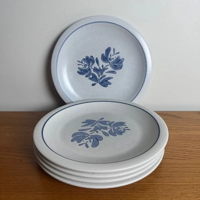 Conjunto de 5 pratos de arte popular Pfaltzgraff grés floral azul 10 polegadas - Imagem 1 de 4