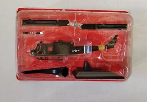 BELL UH-1 IROQUOIS ( UNITED STATES ), 1/72 DIECAST HELICOPTER , ALTAYA - Picture 1 of 11