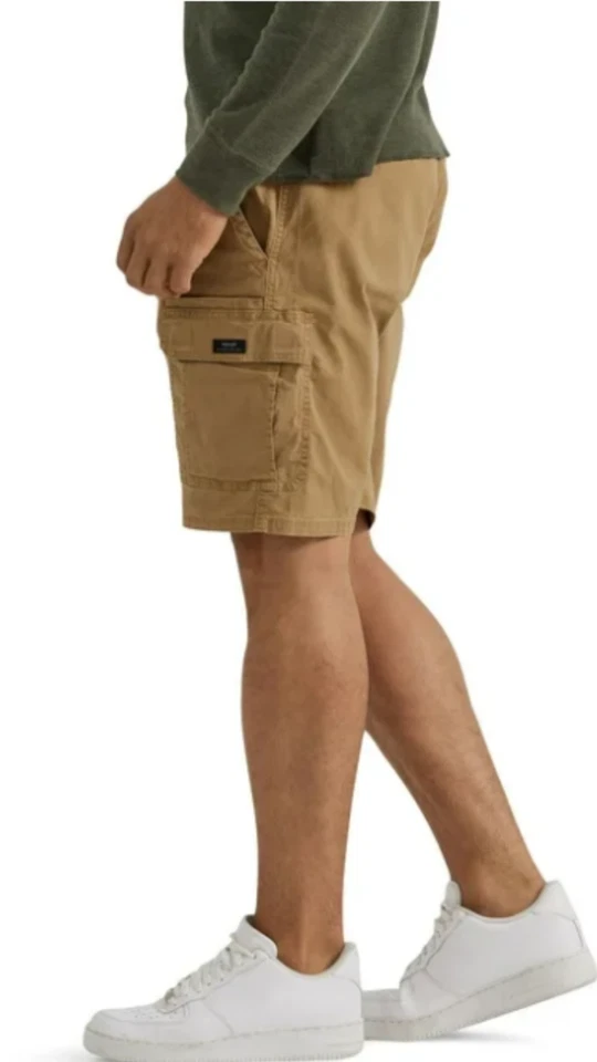 Wrangler Outdoor relaxed fit tan cargo shorts size 46
