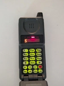 Téléphone portable à clapet vintage Motorola communicateur personnel numérique sans antenne LIRE ! - Photo 1 sur 15