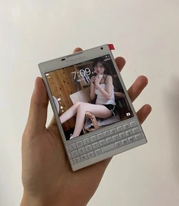 Blackberry Passport (4G) 3G/32GB Mobile Phone White (Preowned) - Picture 1 of 1