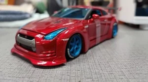 Nissan 2009 GTR alloy model car 1:24 red - Picture 1 of 4