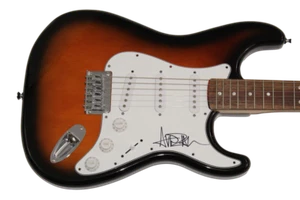 AVRIL LAVIGNE SIGNED AUTOGRAPH FENDER ELECTRIC GUITAR - UNDER MY SKIN LET GO JSA - Picture 1 of 3