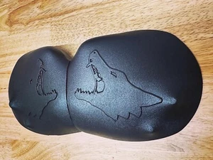 2015-2023 Ford Mustang Custom Fitted Strut Tower Covers Caps (COYOTE HEAD) - Foto 1 di 12