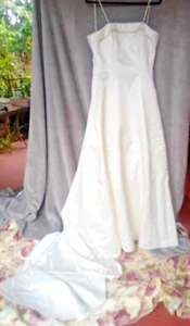wedding dress size 8 bust 80 cm waist 66 cm. white satin with glass beads - Picture 1 of 9