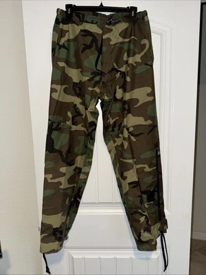 Pantalones USGI ECWCS Clima Frío Camuflados BDU WOODLAND GORETEX Pequeños Regulares Foto 1 de 4