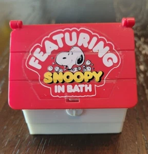 Casa para perros Snoopy vintage con Snoopy en el baño ~ techo emergente 1966 Aviva - Imagen 1 de 11