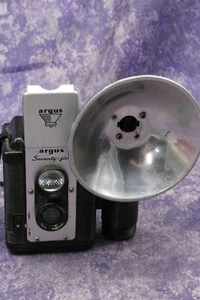 Argus 75 Seventy-Five Twin Lens Reflex 620 Film Camera With Flash - Picture 1 of 5