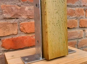 Porta pilastro zincato a caldo per travi in legno 7x7 8x8 9x9 10x10 12x12 cm - Foto 1 di 9