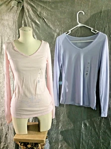 2 Neu mit Etikett So Perfect Damen-T-Shirts V-Ausschnitt Tops Größe S blau & pink kostenloser Versand - Bild 1 von 3