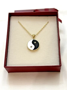14k gold Pendant (Yen / Yang) Onyx & MOP, w/Cable 14k Chain 4.9 grams - Picture 1 of 12