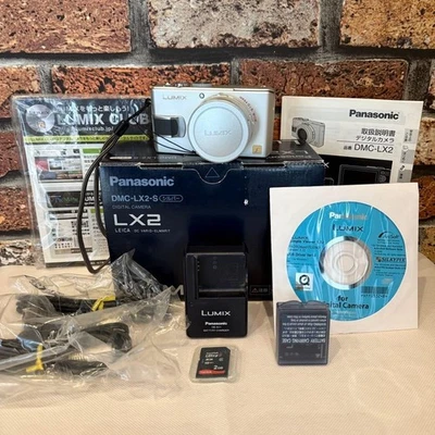 Panasonic LUMIX DMC-LX2-S Silver Compact Digital Camera 10MP Giappone... - Immagine 1 di 4