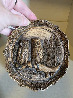 Placa de arte de pared búhos en una rama de árbol  Foto 1 de 4