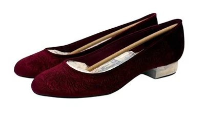 Isaac Mizrahi Women's Embossed Velvet Pearl Heeled Ballet Flat Wine Size 9.5 NIB - Image 1 of 4