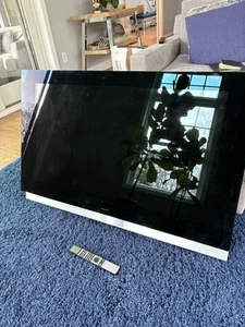 Bang & Olufsen BeoVision 7-40 MK5 HDTV w/ Remote – High-End Danish Design - Picture 1 of 9