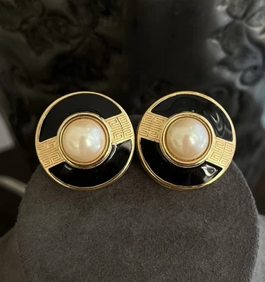 Vintage Givenchy Pearl Logo Black Enamel Round Thick Gold Clip-On Earrings - Image 1 of 4