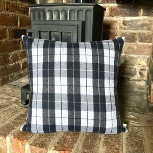600. Black and white Check Wool blend Tweed Cushion Cover. Various sizes - Picture 1 of 1