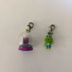 JakksPacific Glücksbiene Charms Biene Spaß Sammlung 1" groß Glückskugel + Frosch - Bild 1 von 2