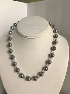 Handgefertigte graue Perlen und Kristalle Halskette, 8" lang, goldfarben Kugelverschluss - Bild 1 von 3