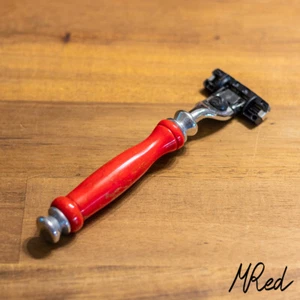 Rasoir MRed Fabriqué En France Résine Rouge-Or Compatible Gillette MACH3 Lame - Picture 1 of 1