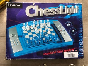Jeu electronique echecs Lexibook Chesslight illuminated computer lumineux - Imagen 1 de 8