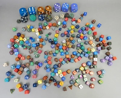 ENORME LOTE Juegos parciales de dados moteados antiguos de Chessex 35 mm D6 D20 Oop Foto 1 de 4