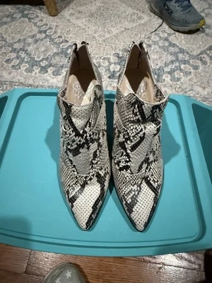 Beautiful Pair Of Vince Camuto Zippered Snakeskin Ankle Boots 8.5 - Image 1 of 4