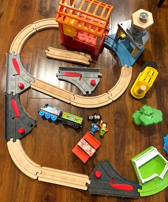 Thomas & Friends Wood Wooden Railway Trains Tracks & Accessories Busy Island - Image 1 of 4