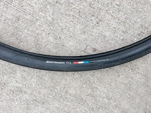 bontrager r1 hard case lite 700x32 tire - Picture 1 of 5