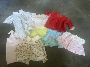 Vintage Paket mit 8 Säugling Baby Kleinkind Mädchen Kleidern Kleidung gesmokt Blumenmuster - Bild 1 von 4