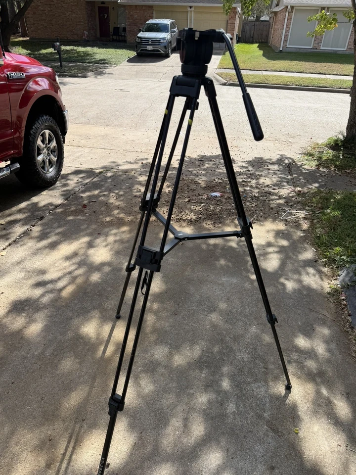 VT-2500B camera Tri pod , used by works great.  - Image 1 of 4