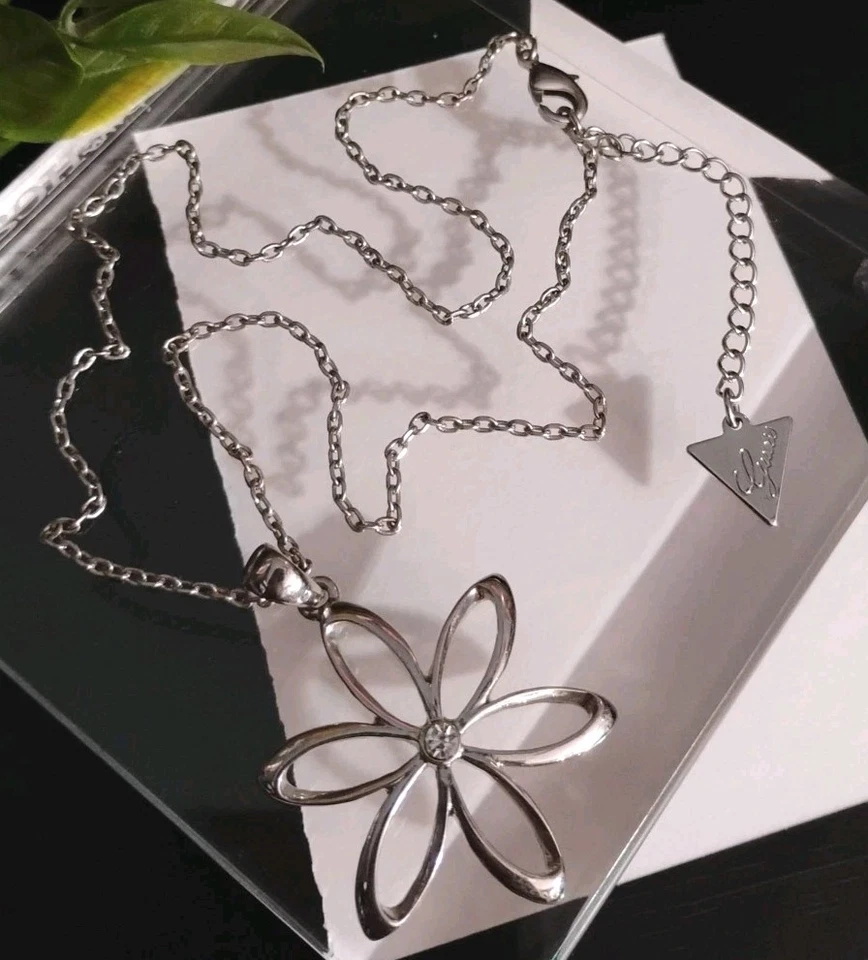 Дизайнерский GUESS посеребренный цветок подвеска с прозрачными стразами на 15» + цепочка! - Изображение 1 из 4