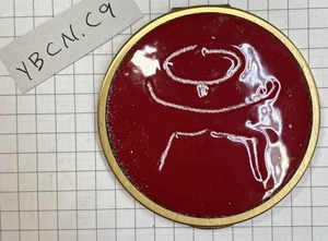 Compacto con tapa de piedra roja tallada - Pieza artesanal - Imagen 1 de 11
