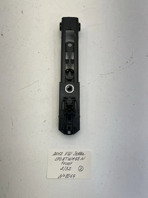 Ajustador de cinturón de seguridad delantero Volkswagen Jetta Sportwagen 2010-2014 OEM. Foto 1 de 4