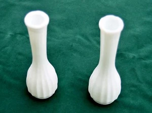 Juego de dos jarrones de vidrio de leche a juego de 8,5" de alto  - Imagen 1 de 5