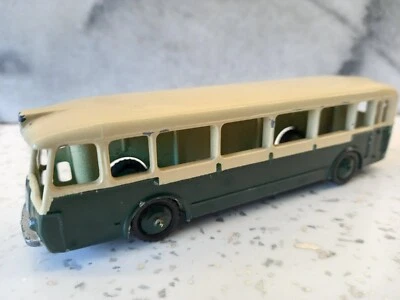 Autobús francés Dinky Nº 29D Parisien sobre chasis Panhard. Foto 1 de 4