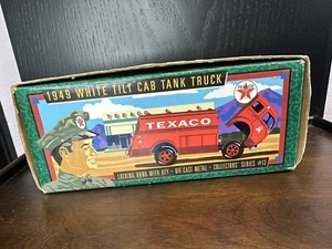 Ertl Diecast 1949 White Tilt Cab Tank Truck Texaco  #13 - F950 - Red - No. 1136 - Picture 1 of 19