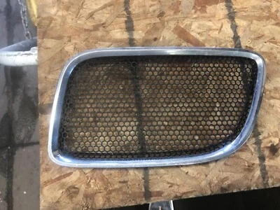 Pontiac Torrent LH 2006-2009 lado del conductor parrilla delantera cromada/negro OEM 07 08 Foto 1 de 4