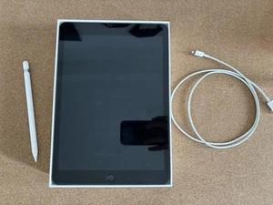 iPad 8. Gen. (128GB) + Apple Pencil 1. Gen. - Bild 1 von 9