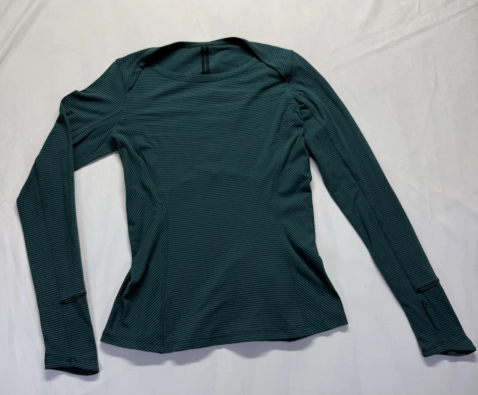 Camisa Lululemon Feminina 8 Swiftly Tech Verde Manga Longa Polegares Leve - Imagem 1 de 4