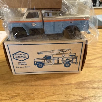 ERTL 1993 Utility Bucket Truck Bank Baltimore Gas & Electric Replica, NIB - Image 1 of 4