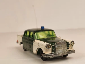 Siku V 250 Mercedes 190 D coche de policía amarillo lunas verdes W110 raro - Imagen 1 de 22