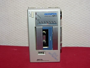 Walkman Vintage Olympus SR11 FM Stereo Microcassette Recorder Silver Rare !!!! - Foto 1 di 15