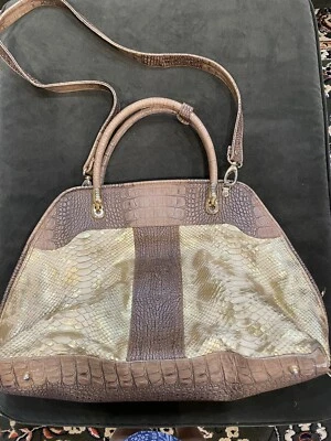 Bolso de mano grande de cuero Marino Orlandi, estampado de cocodrilo de piel de serpiente en relieve dorado Foto 1 de 4