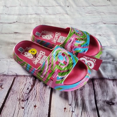 Sandalias sin cordones Barbie X Vans talla 5 rosa multicolor nuevas con etiquetas sin caja Foto 1 de 4