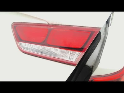 Luz trasera de pasajero derecha 16-20 KIA OPTIMA montada en tapa incandescente   Foto 1 de 4