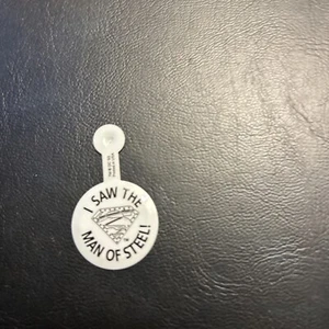 Jb9a Dc Comics 1993 Metal Pin Super Man I Saw The Man Of Steel Logo - Picture 1 of 2