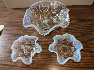 EAPG Dugan Jeweled Heart Berry Bowl & 2 Dessert Bowls - Picture 1 of 4